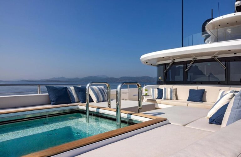 Exterior Sunbathing Area