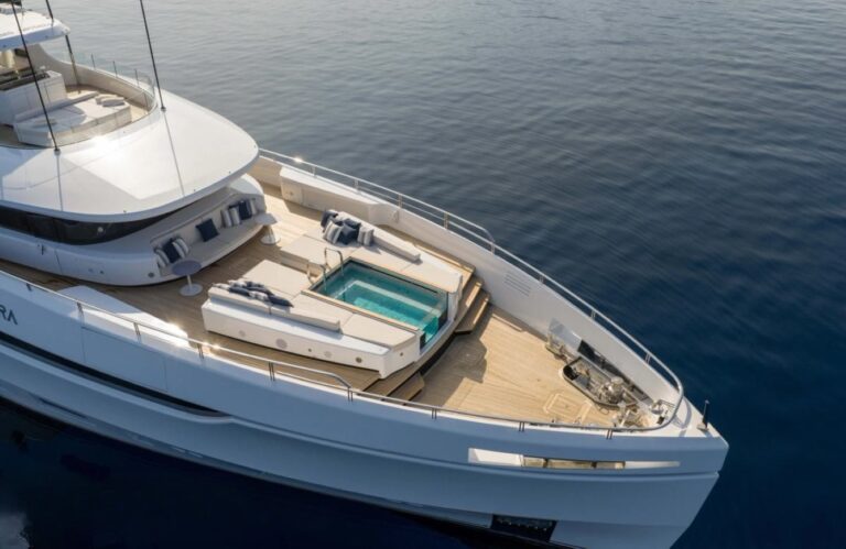 Foredeck Relaxation Area