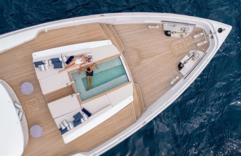 Foredeck Relaxation Area