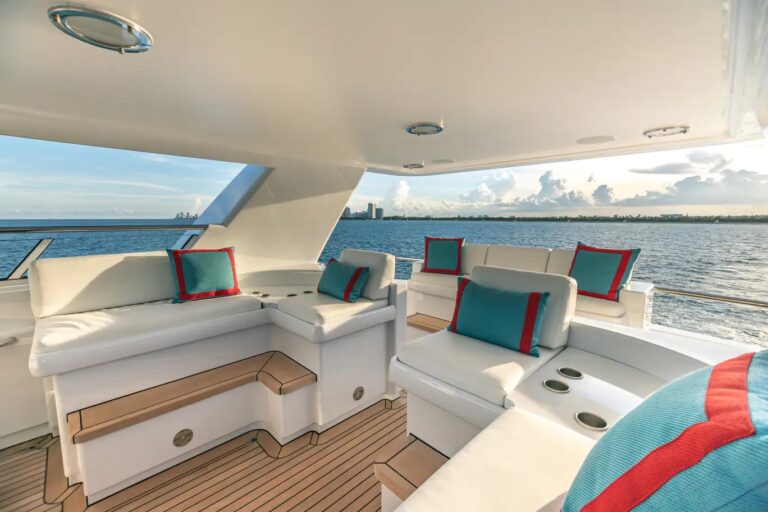 Flybridge Lounge