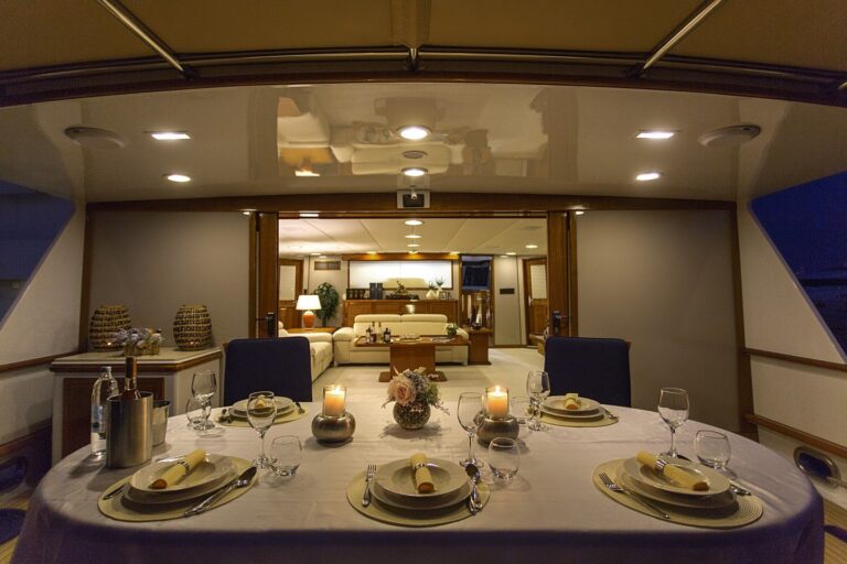 Main salon dining