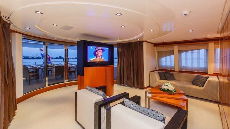 Bridge Deck Salon