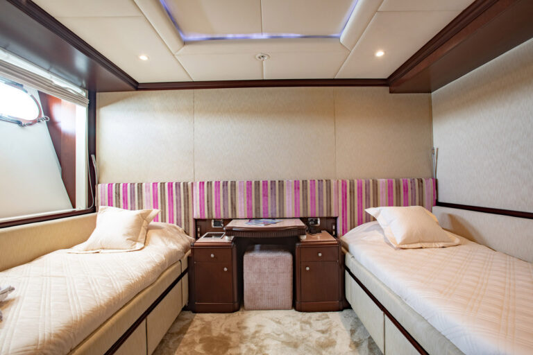 Twin suite