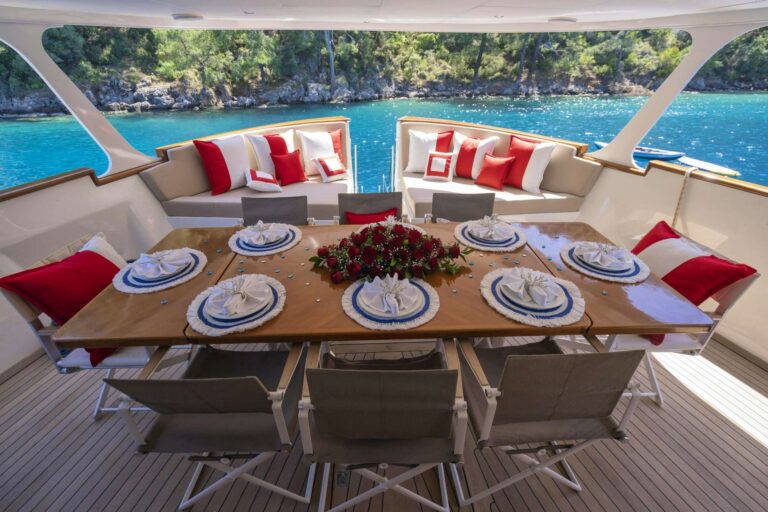 Main Deck Dining