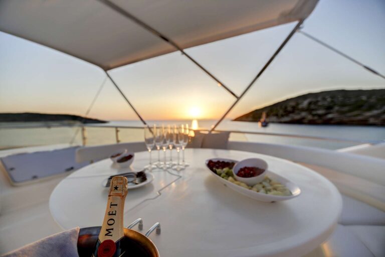 Flybridge Dining