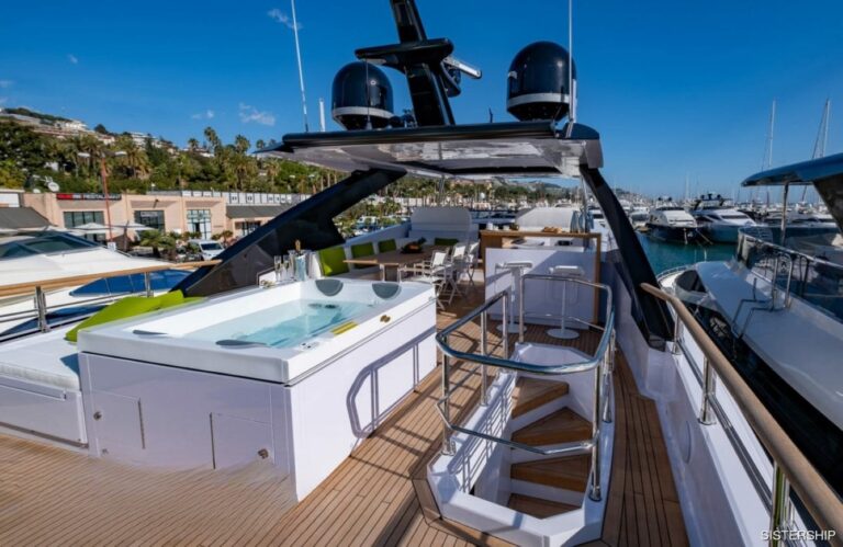 Exterior Sunbathing Area 01