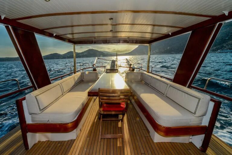 Aft Deck Dining