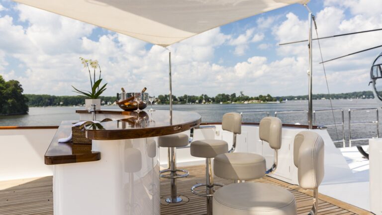 Sundeck Bar