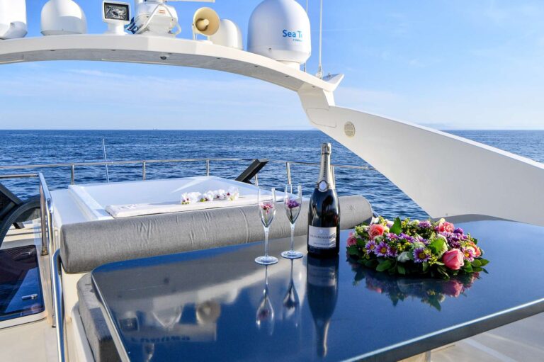 Flybridge Dining Area