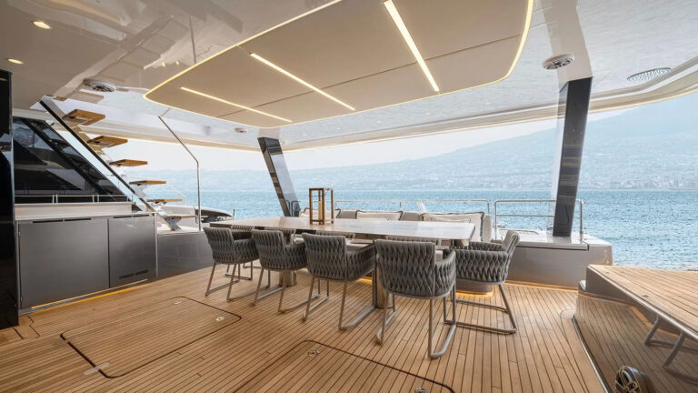 Main Deck Aft Dining