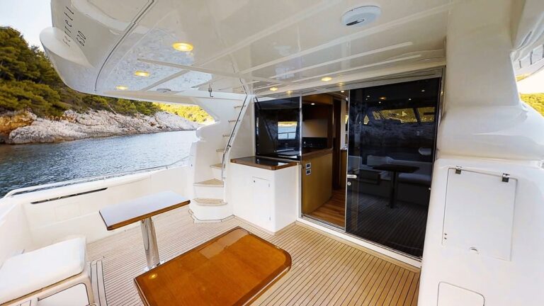 Aft Deck Seating