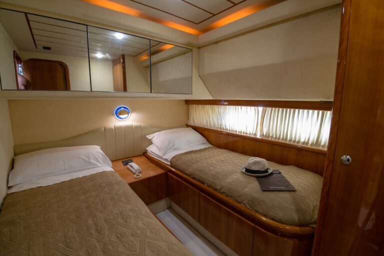 Twin cabin