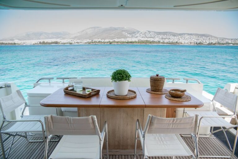 Aft deck dining