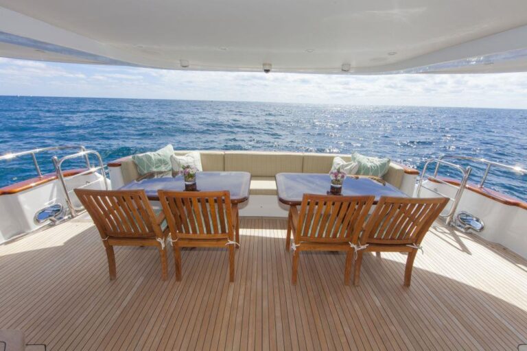MY ANNDRIANNA - Aft deck dining