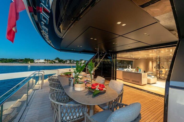 Main deck aft