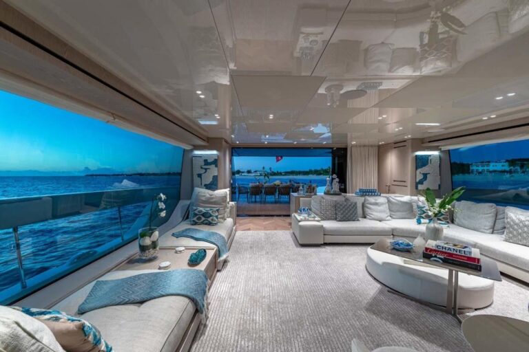 Main salon view aft