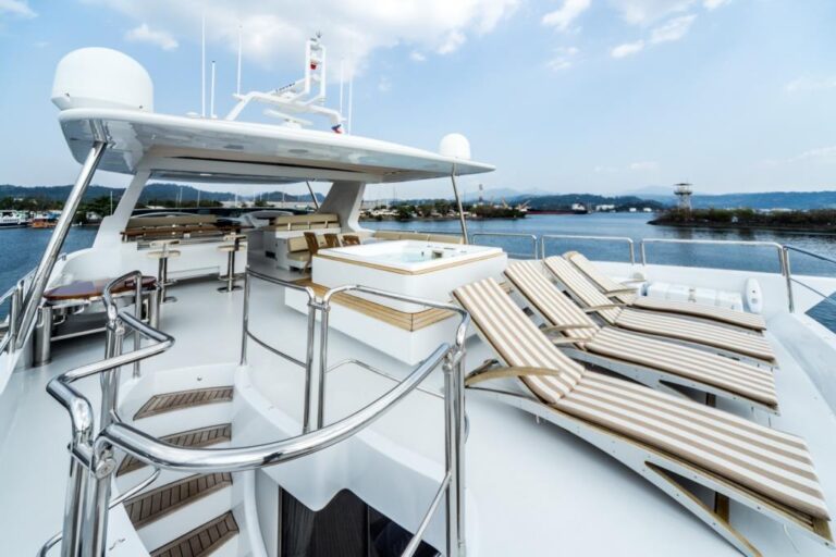 MY ANTONIA II - Sundeck