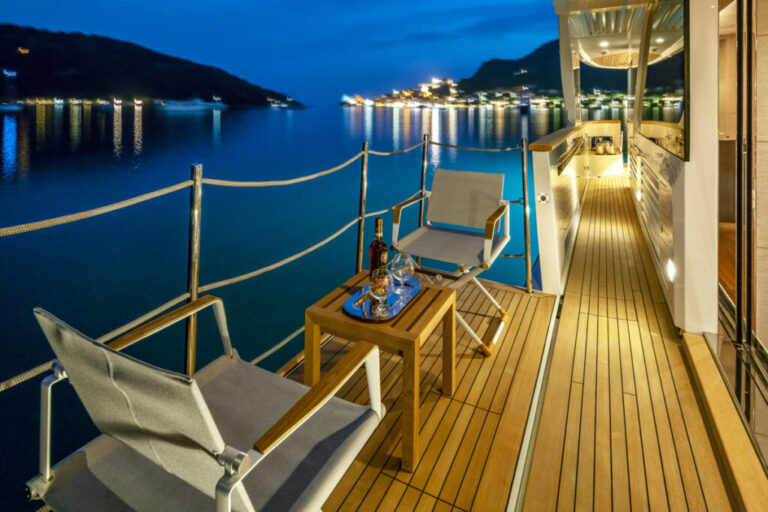 Side Deck