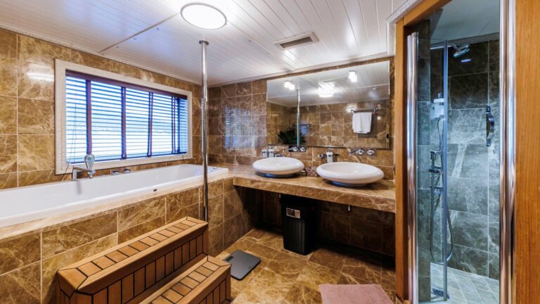 Master Ensuite