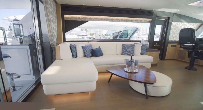 AQUA LIFE Interior - Upper Deck Living