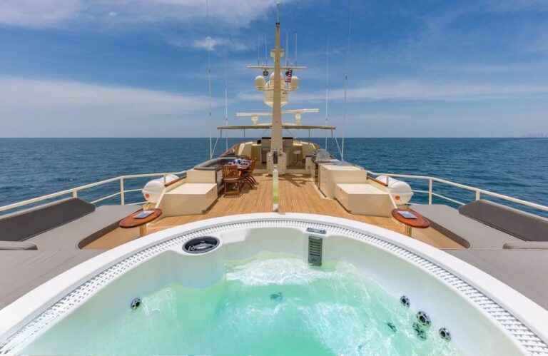 Exterior Sunbathing Area