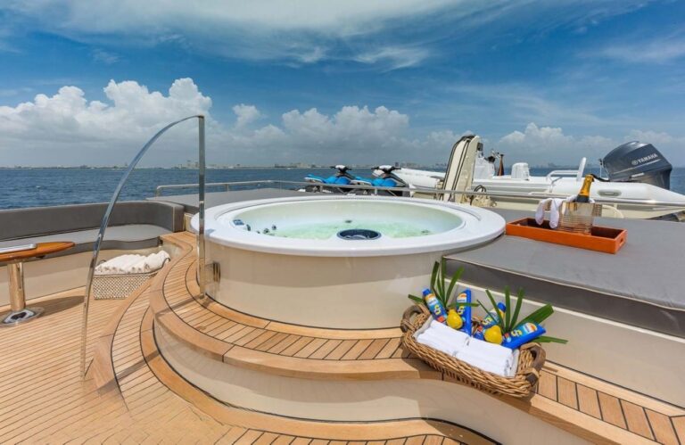 Exterior Sunbathing Area