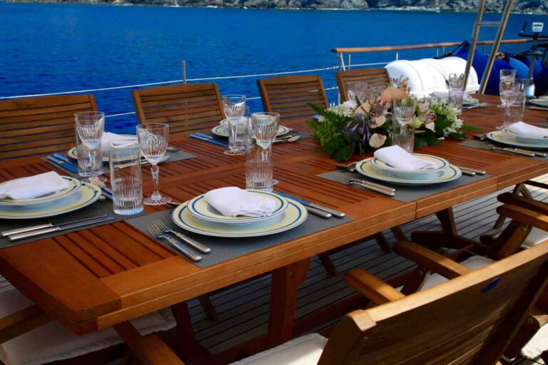 MY ARIONAS - Alfresco dining