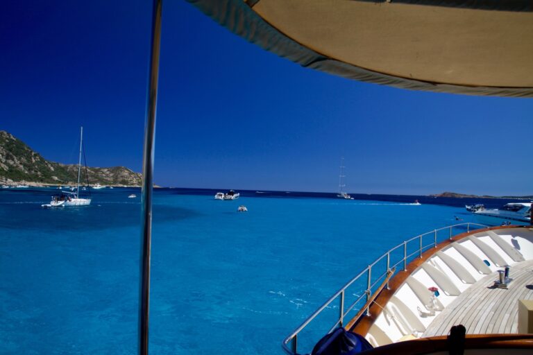 MY ARIONAS - Foredeck view forward