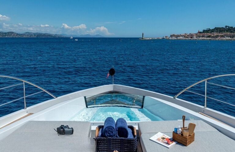 Exterior Sunbathing Area
