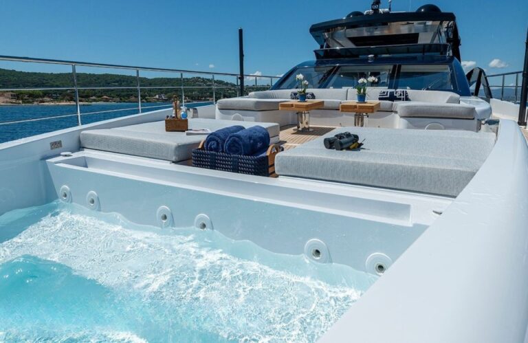 Exterior Sunbathing Area