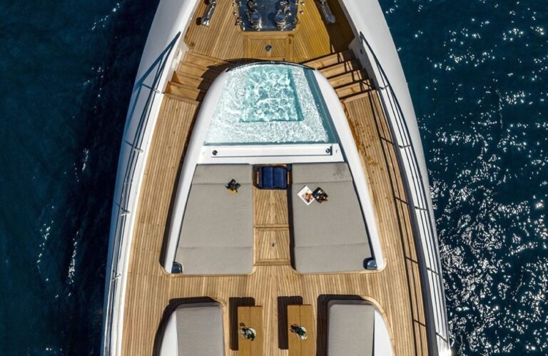 Exterior Sunbathing Area