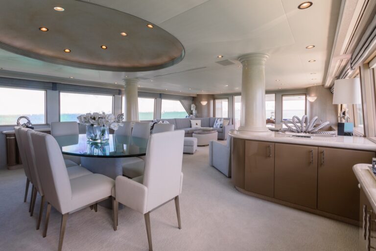 Main salon dining