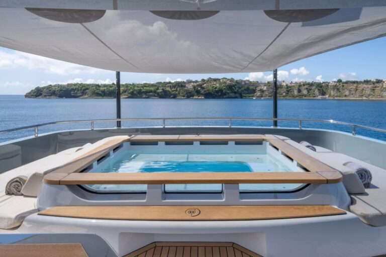Exterior Sunbathing Area