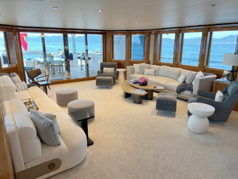 Main salon view aft