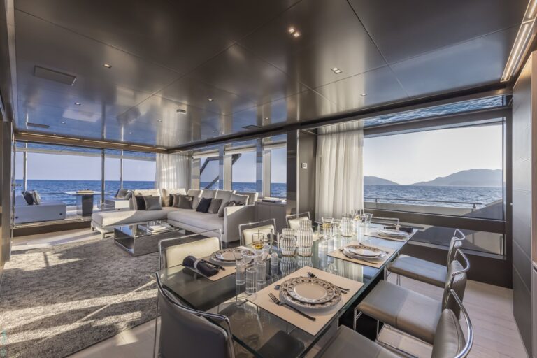 Main Salon (sistership)