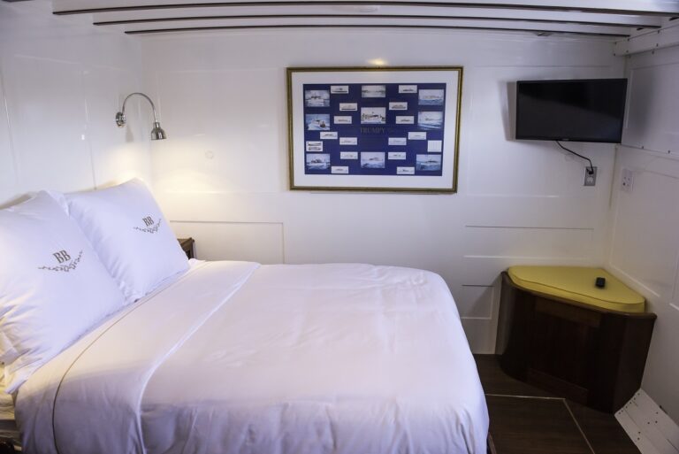 Queen Cabin