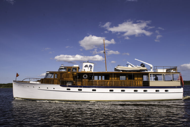 Running Profile Of The Yacht