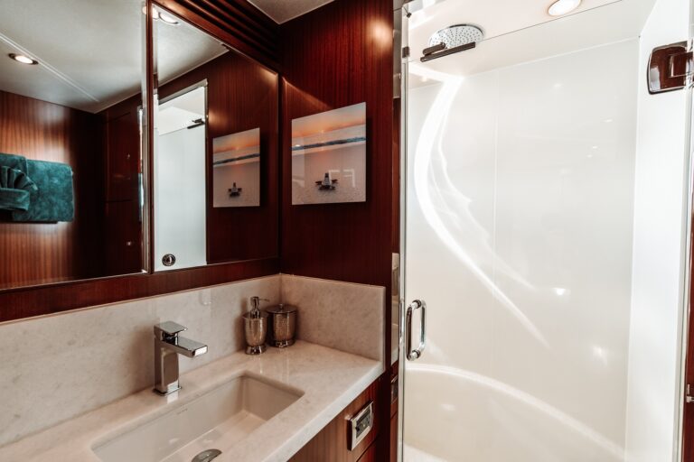 Double Cabin Ensuite Bathroom