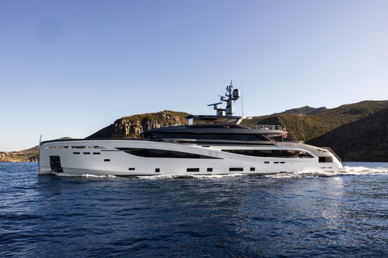 Superyacht BEL 1