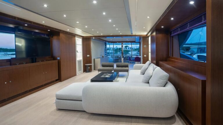 Main Salon Lounge