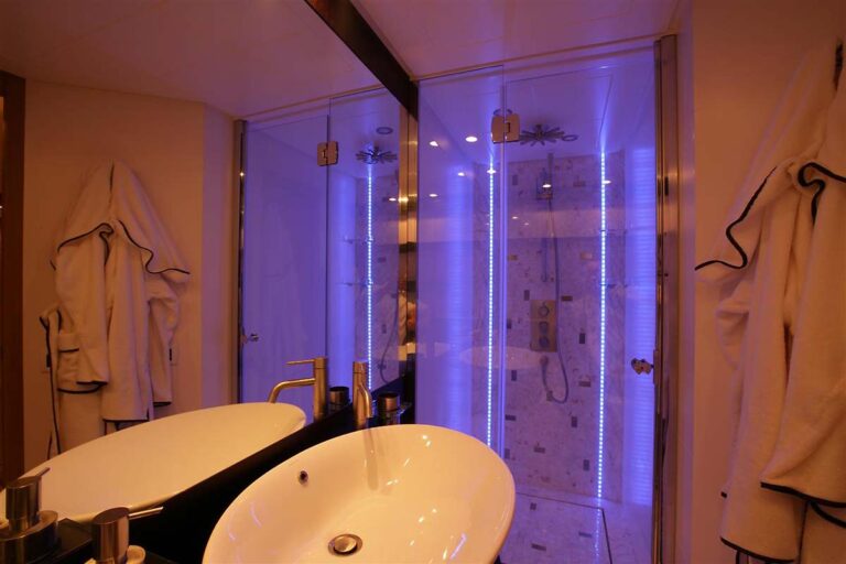 MY BLUE ANGEL - Master ensuite