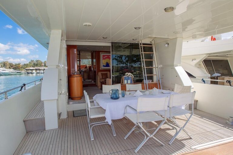 Aft Deck Alfresco Dining