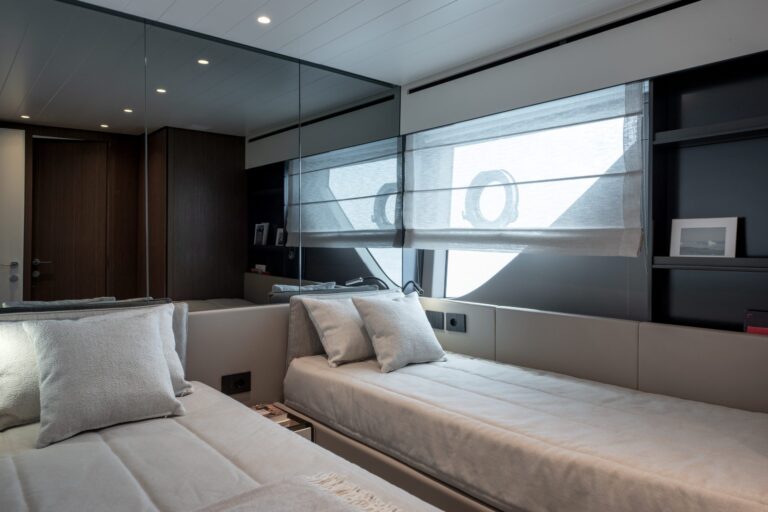 Twin Suite (sistership)