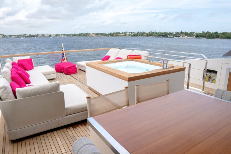 Flybridge Jacuzzi