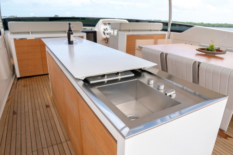 Flybridge Bar