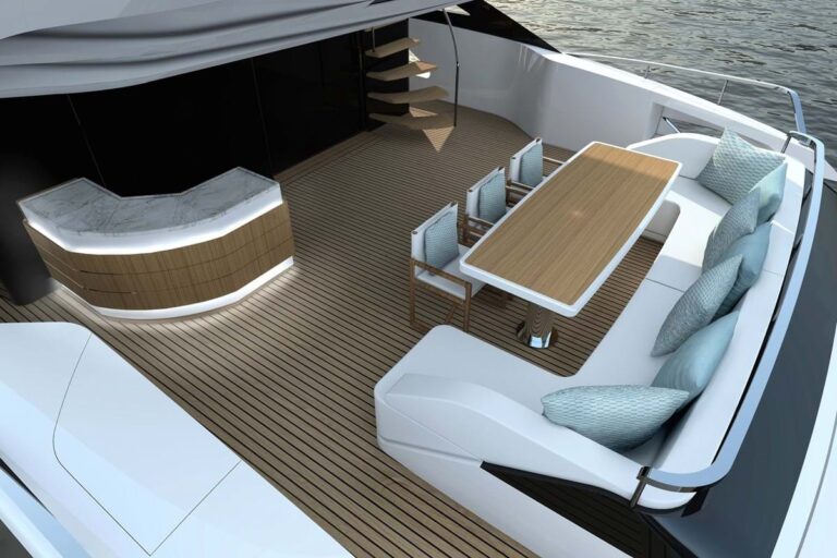 Main deck aft dining