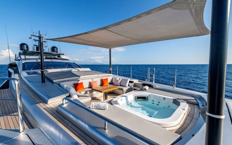 Exterior Relaxation Area With Bath