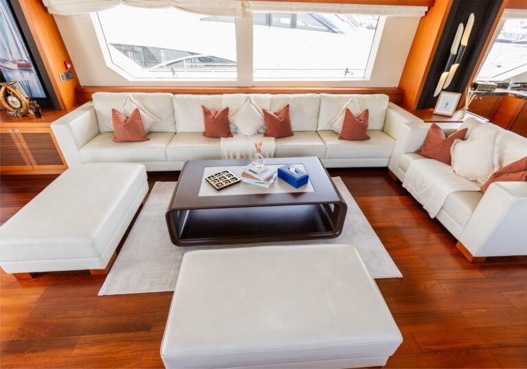 Main Salon Lounge