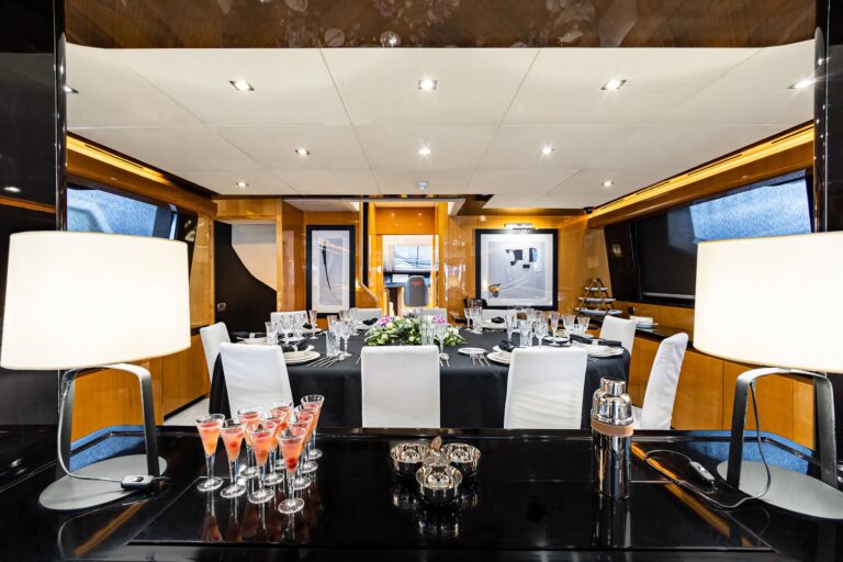 Main salon dining