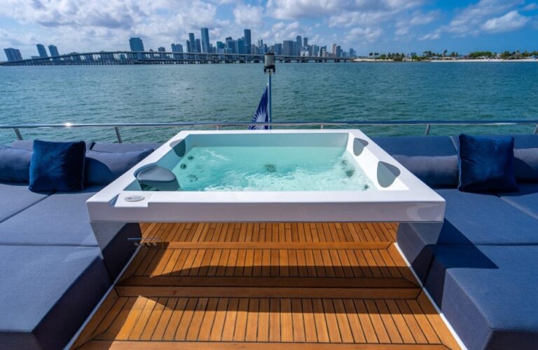 Exterior Sunbathing Area